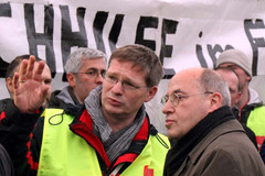 Gregor Gysi bei den Streikenden von Amazon Leipzig